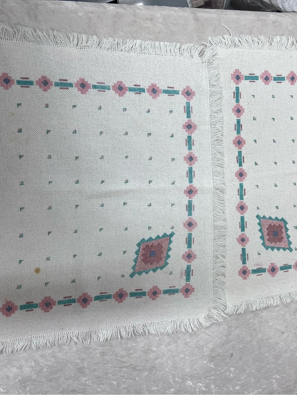 Aztec White Fringe 2 placemats & 2 napkin towels southwestern Geometric FLAWED